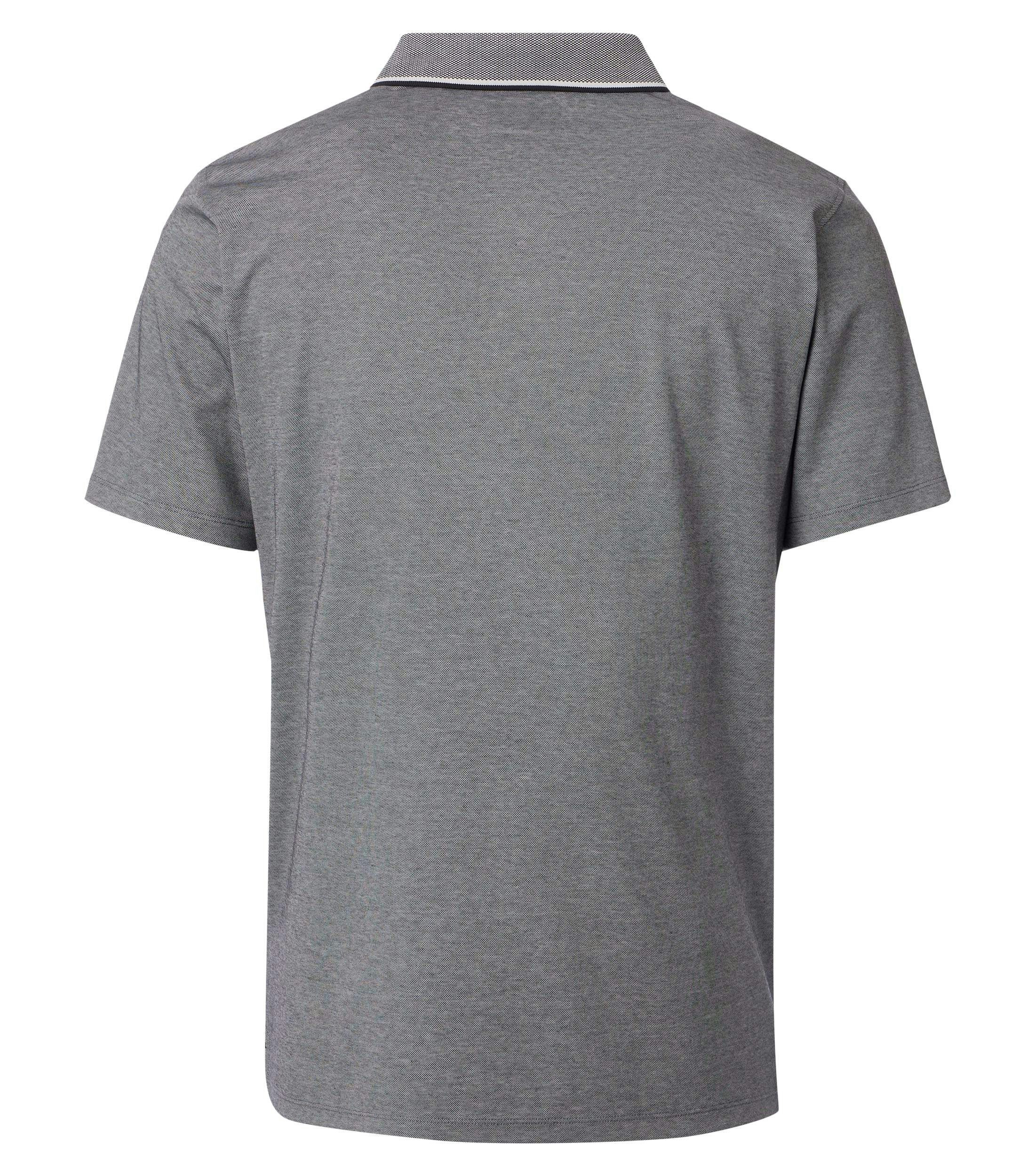 Ein Polo-Shirt im uni Muster in der Farbe Grau