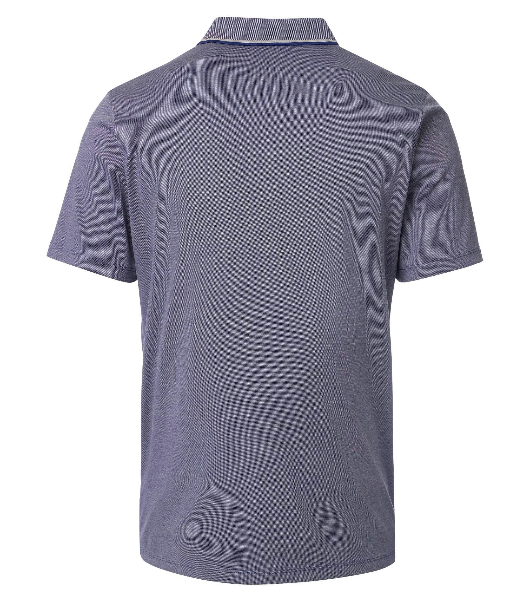 Ein Polo-Shirt im uni Muster in der Farbe Weißblau