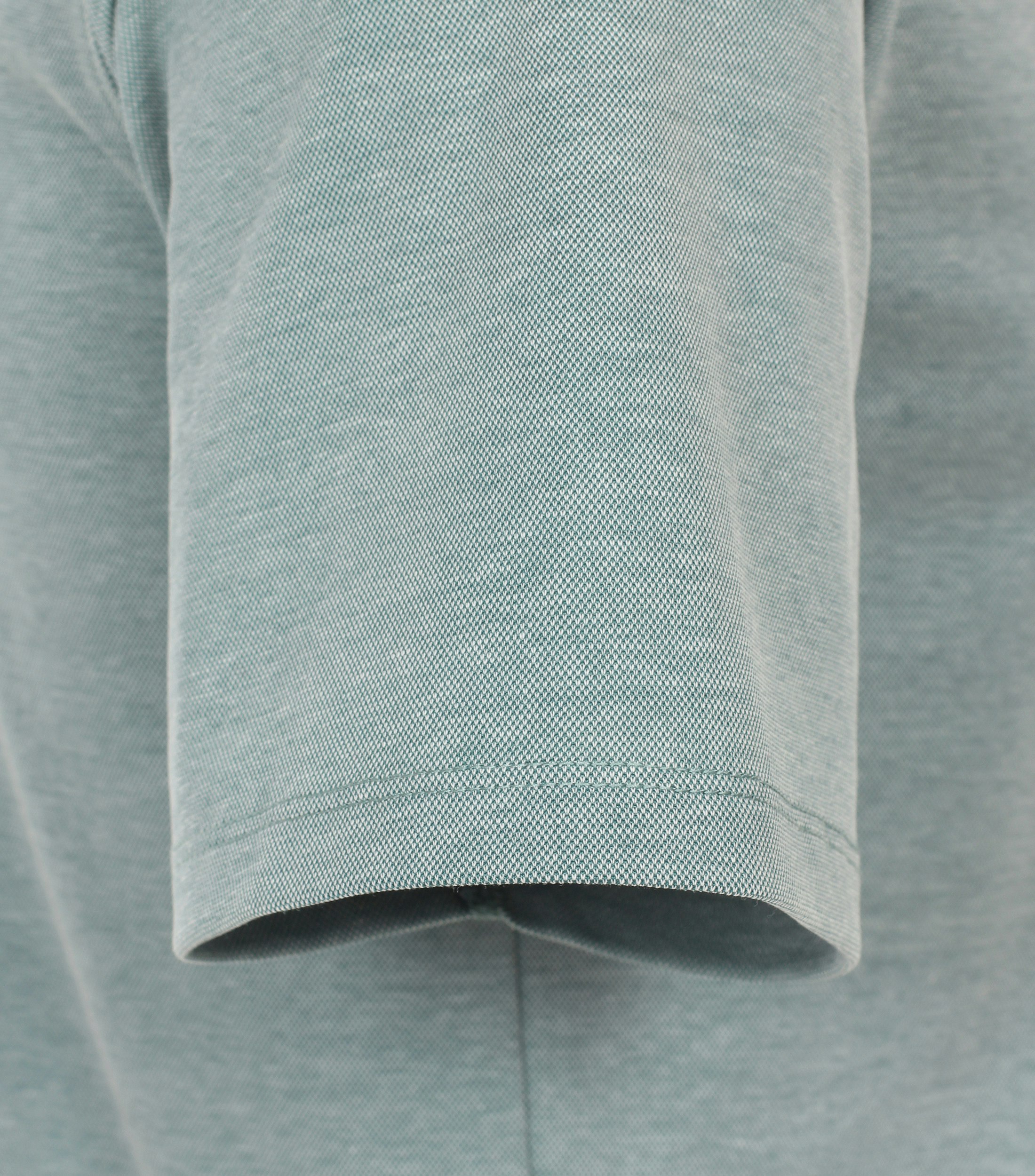 Ein Polo-Shirt im uni Muster in der Farbe Mint