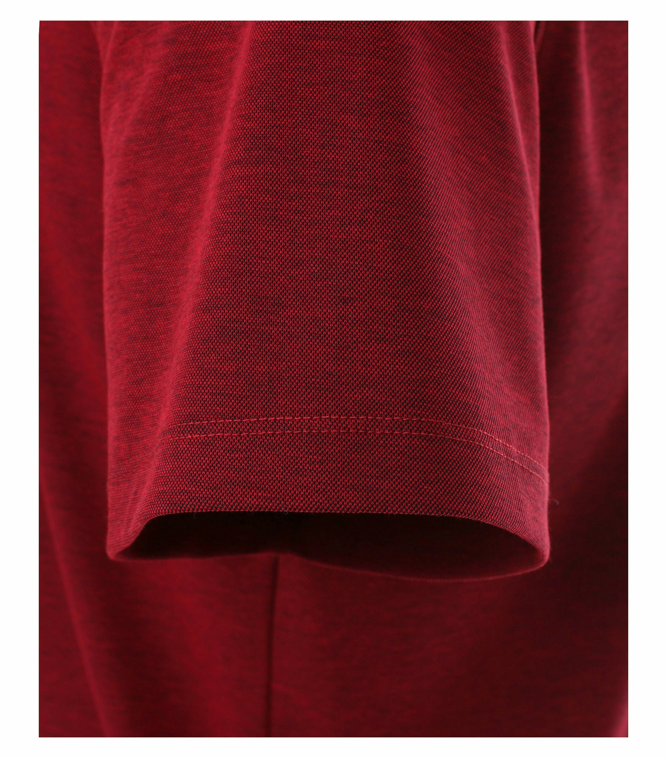 Ein Polo-Shirt im uni Muster in der Farbe Dunkelrot
