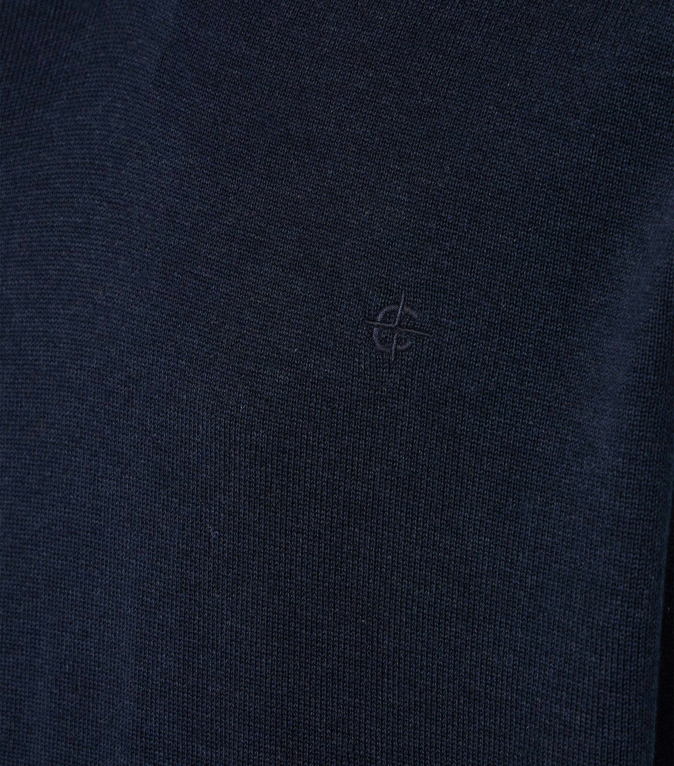 Ein Pullunder im uni Muster in der Farbe Dunkelblau