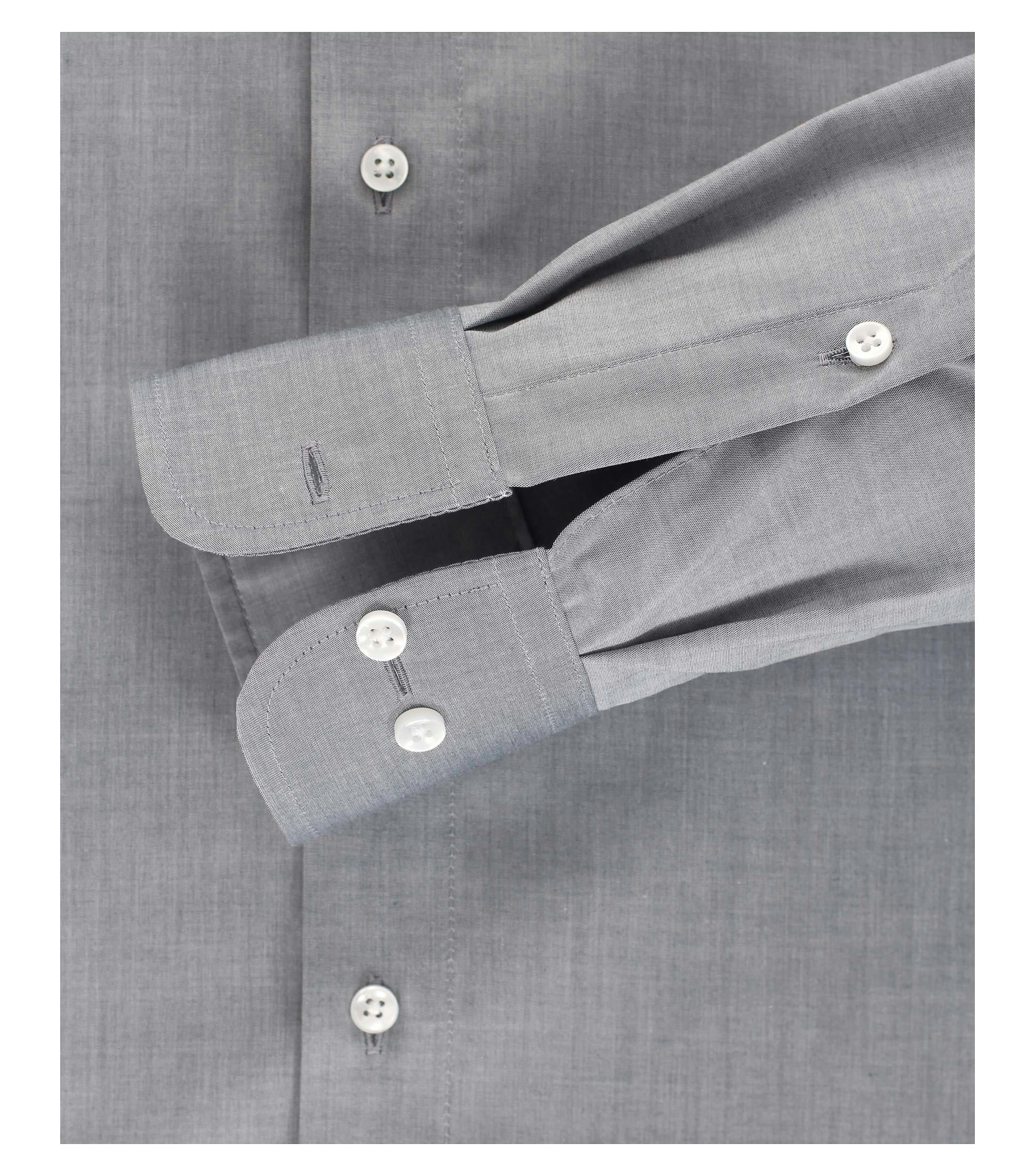 Ein Businesshemd im uni Muster in der Farbe Hellgrau