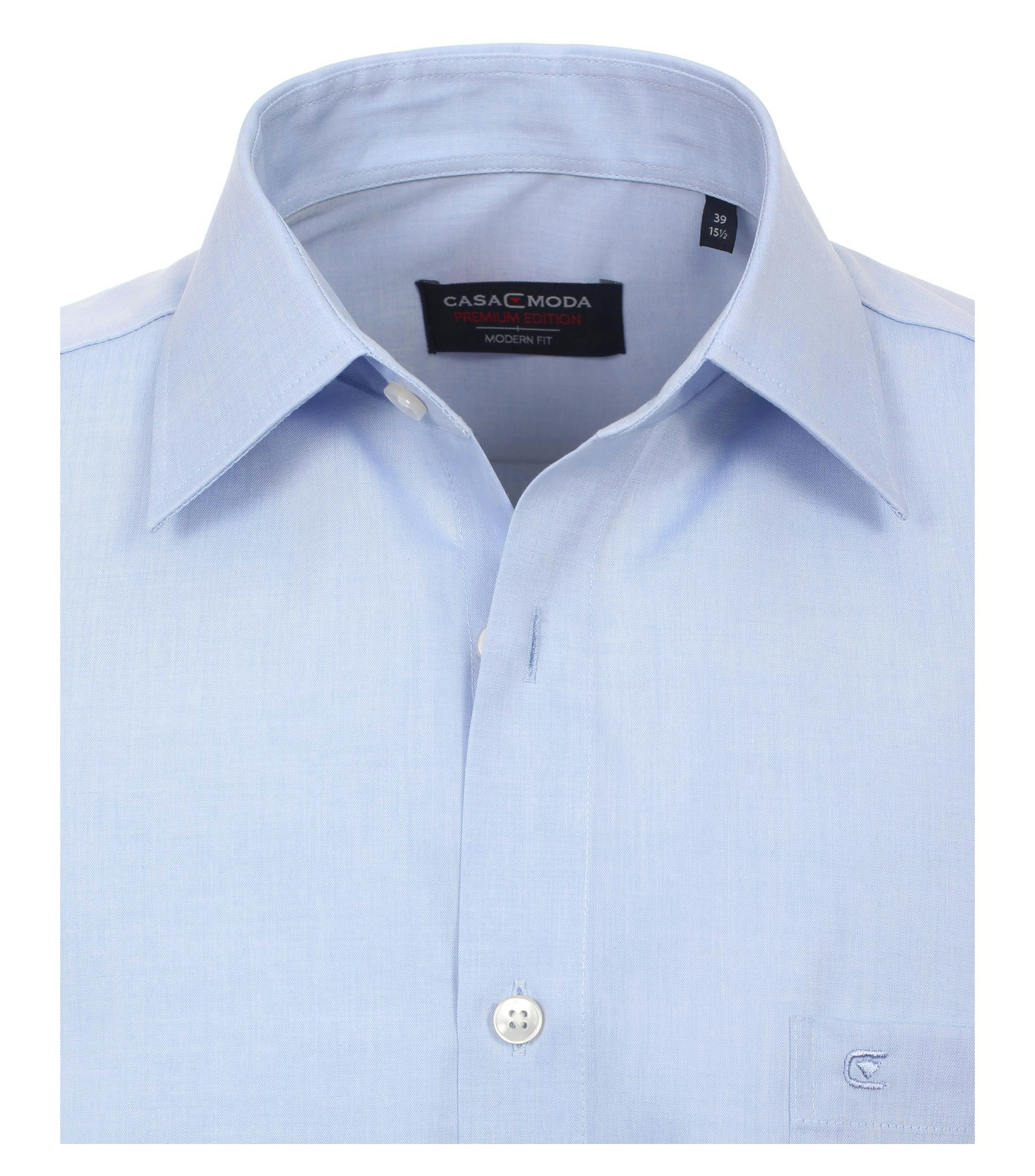 Ein Businesshemd im uni Muster in der Farbe Hellblau