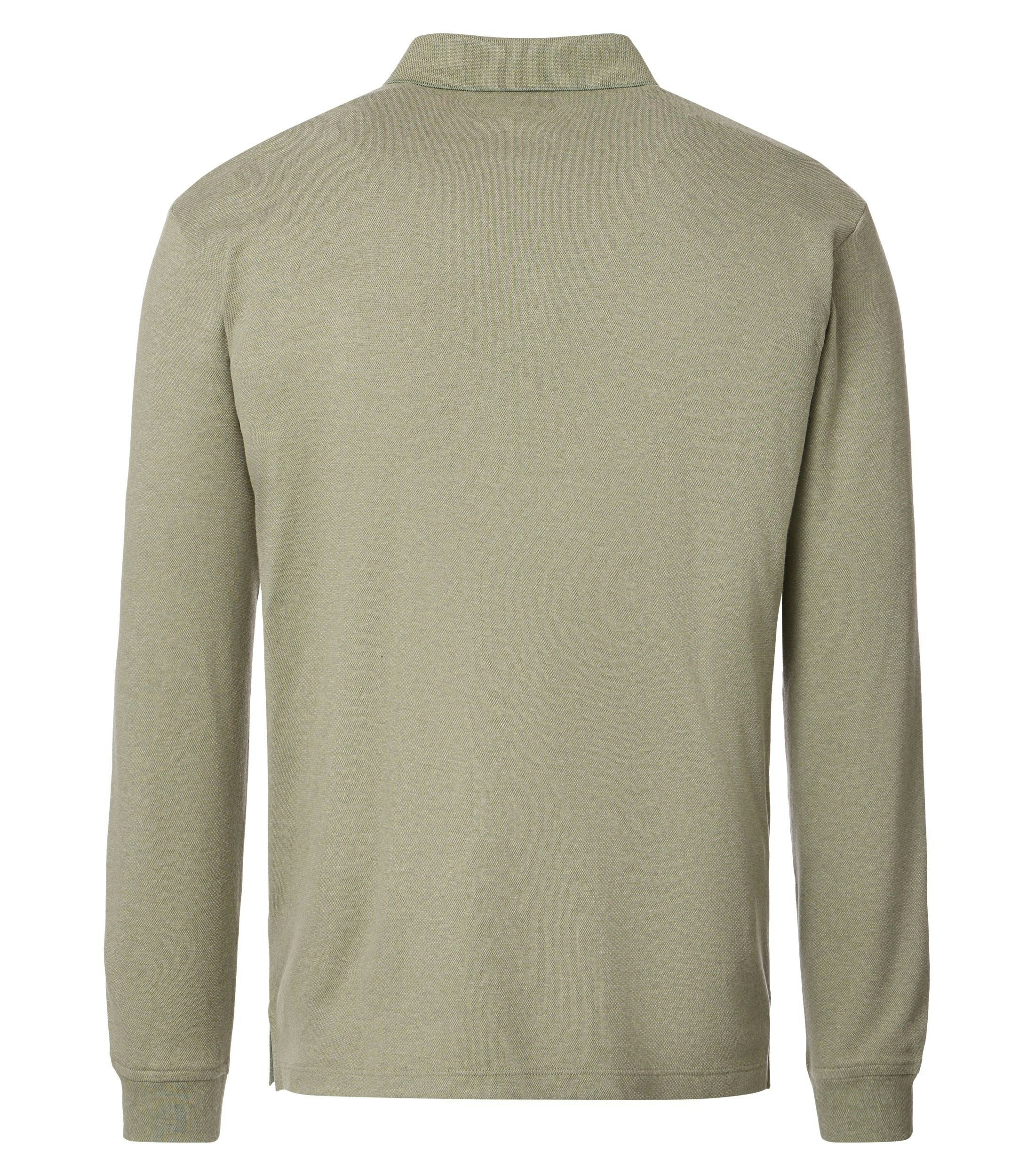 Ein Polo-Shirt im gestreift Muster in der Farbe Hellgrün