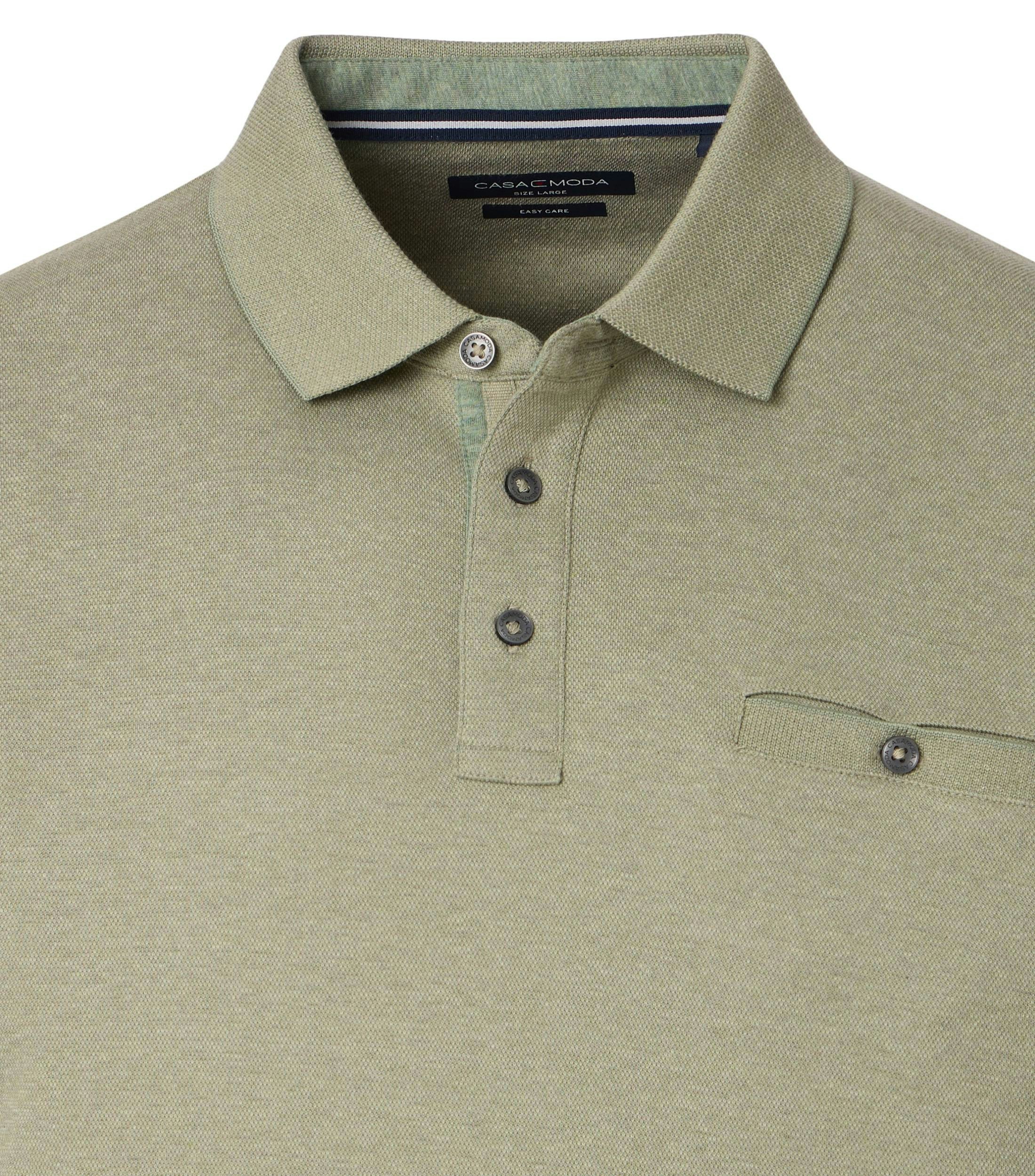 Ein Polo-Shirt im gestreift Muster in der Farbe Hellgrün