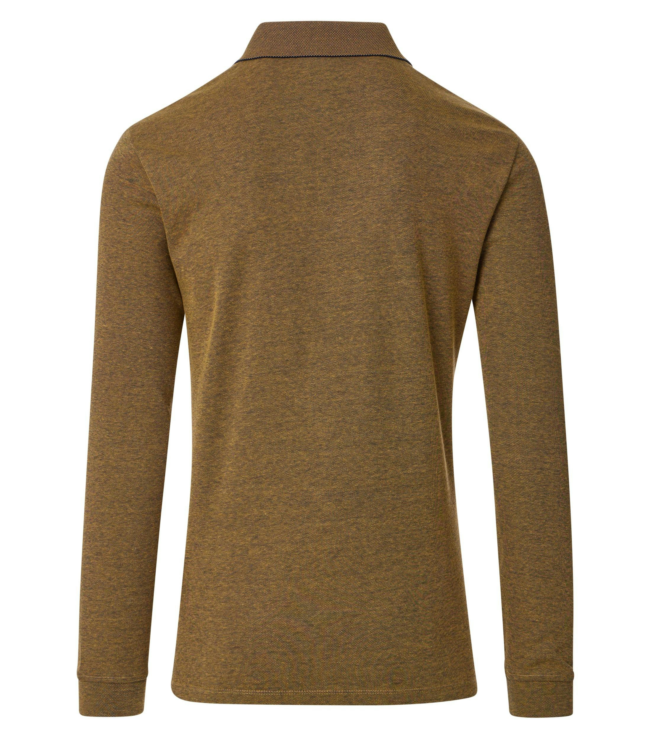 Das Model trägt ein PoloShirt im gestreift Muster in der Farbe Senfgelb