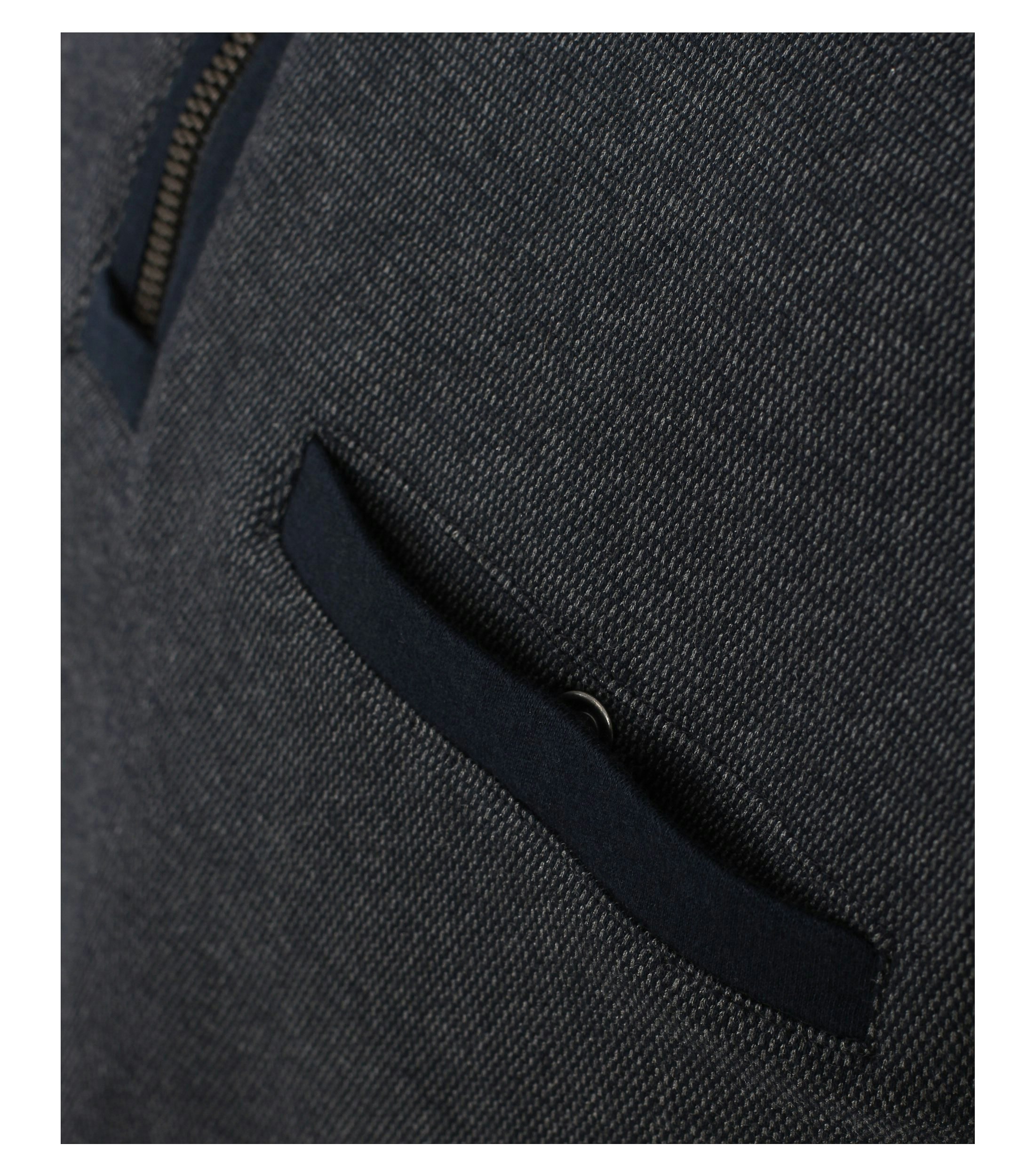 Ein Troyer im uni Muster in der Farbe graues Dunkelblau