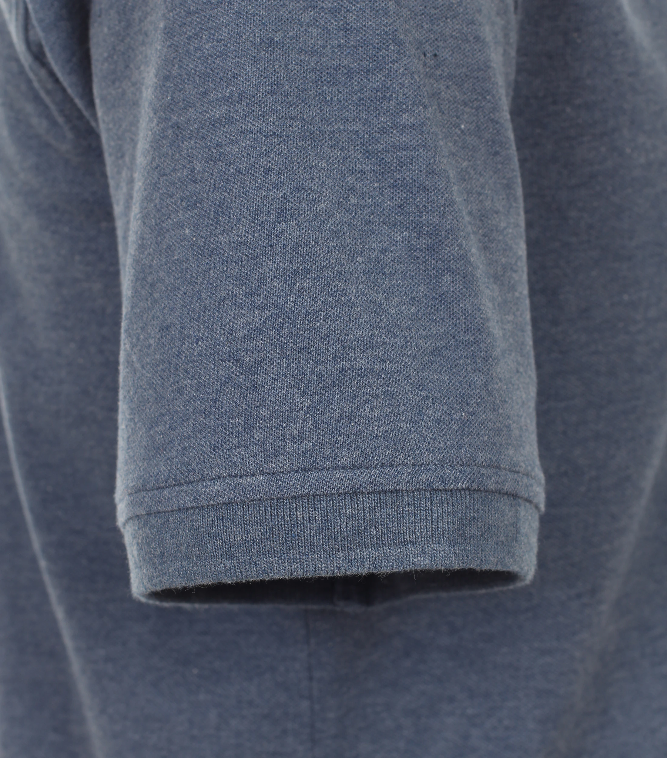 Polo-Shirt im unifarbenen Design in der Farbe dunkles Mittelblau