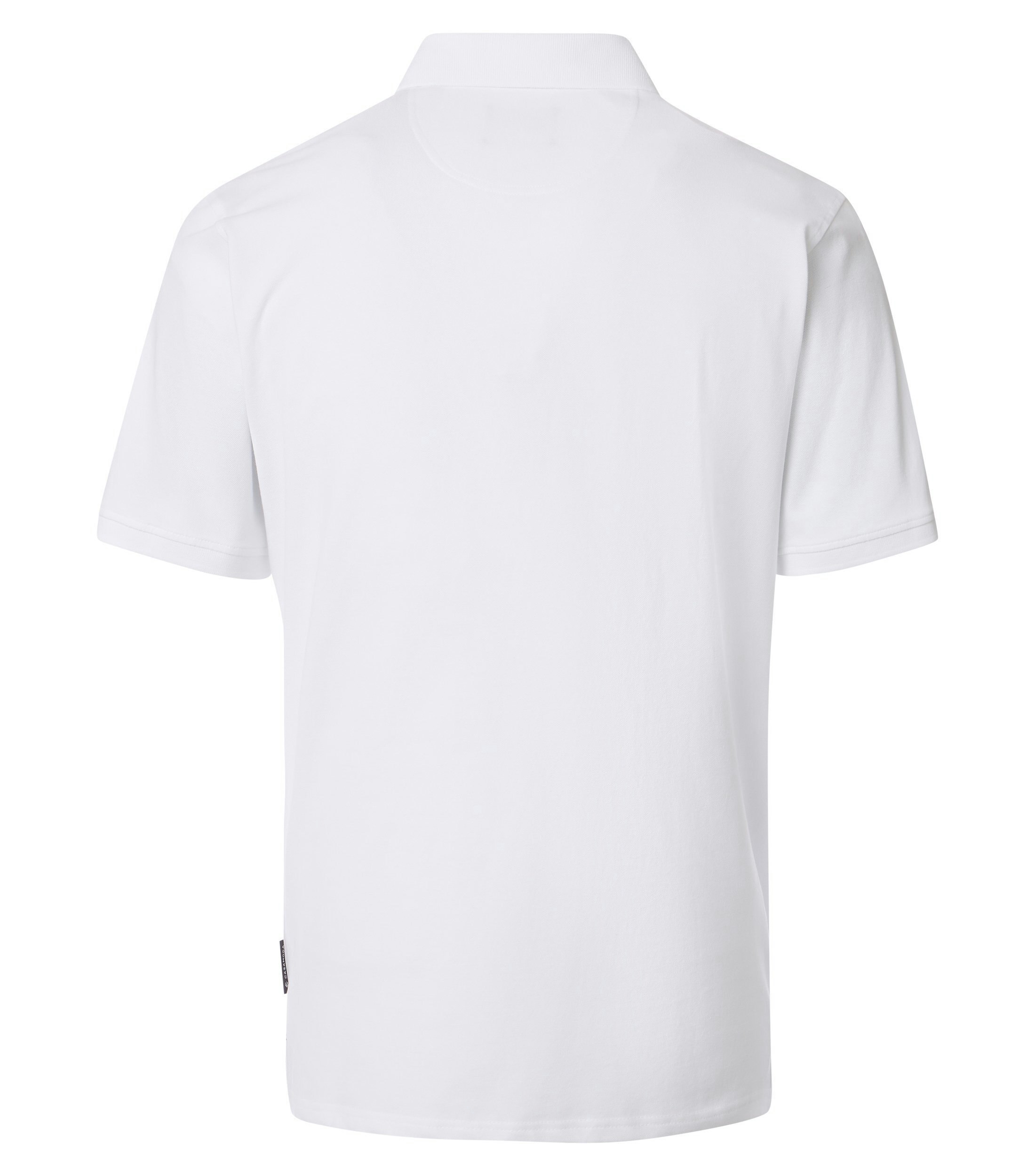 Das Model trägt ein PoloShirt im uni Muster in der Farbe Weiß