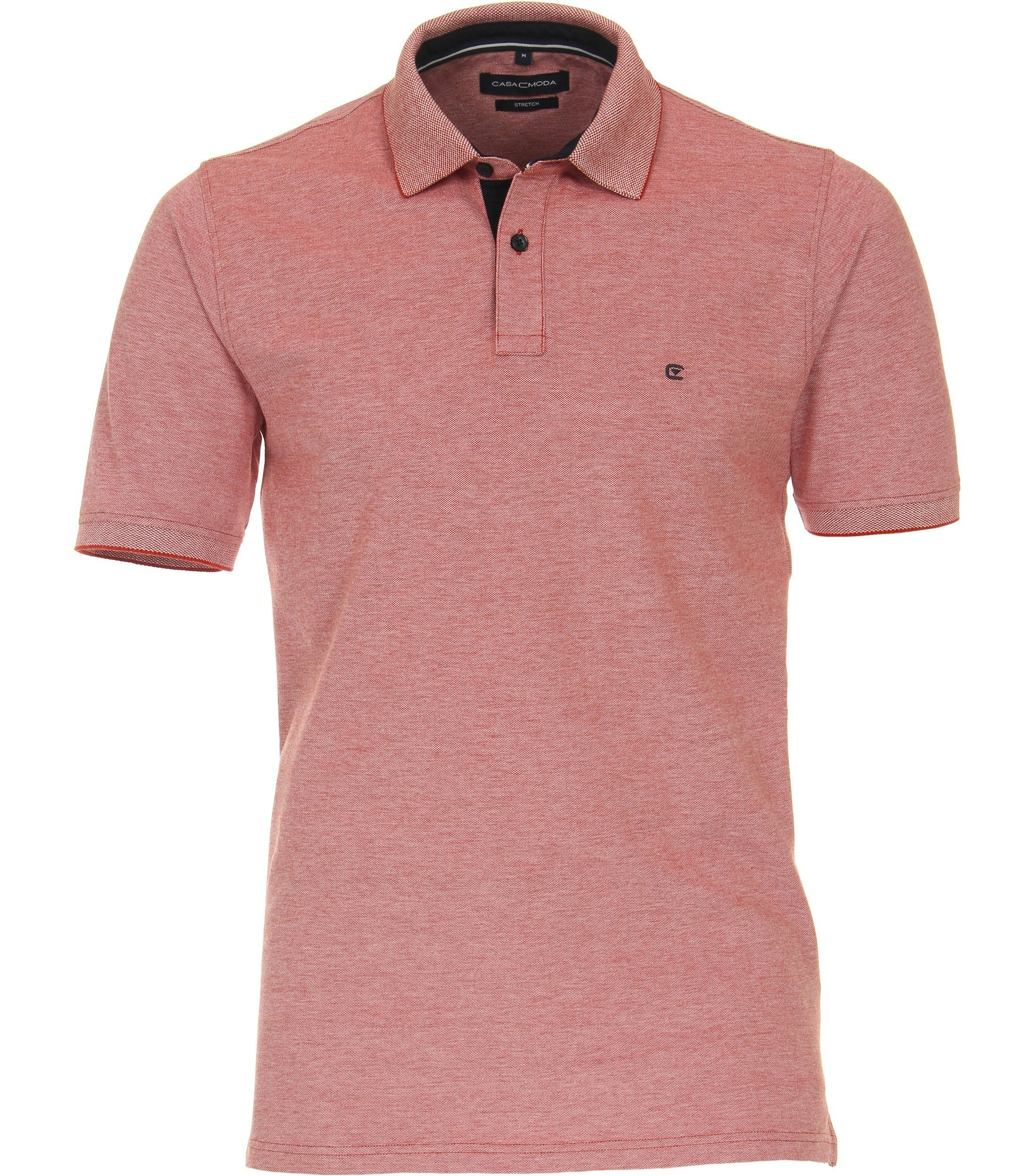 Das Model trägt ein PoloShirt im uni Muster in der Farbe Dunkelorange