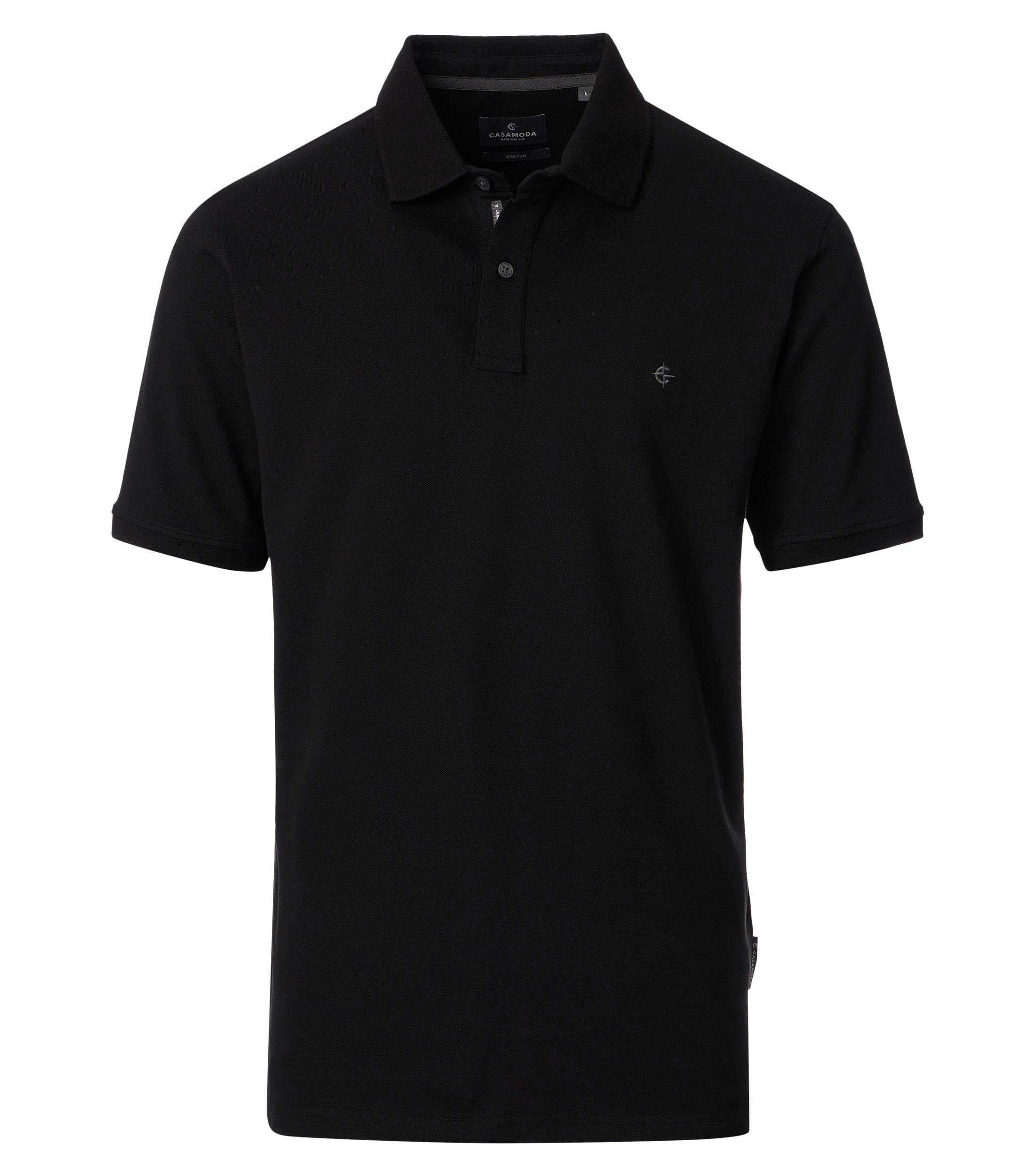 Das Model trägt ein PoloShirt im uni Muster in der Farbe Schwarz