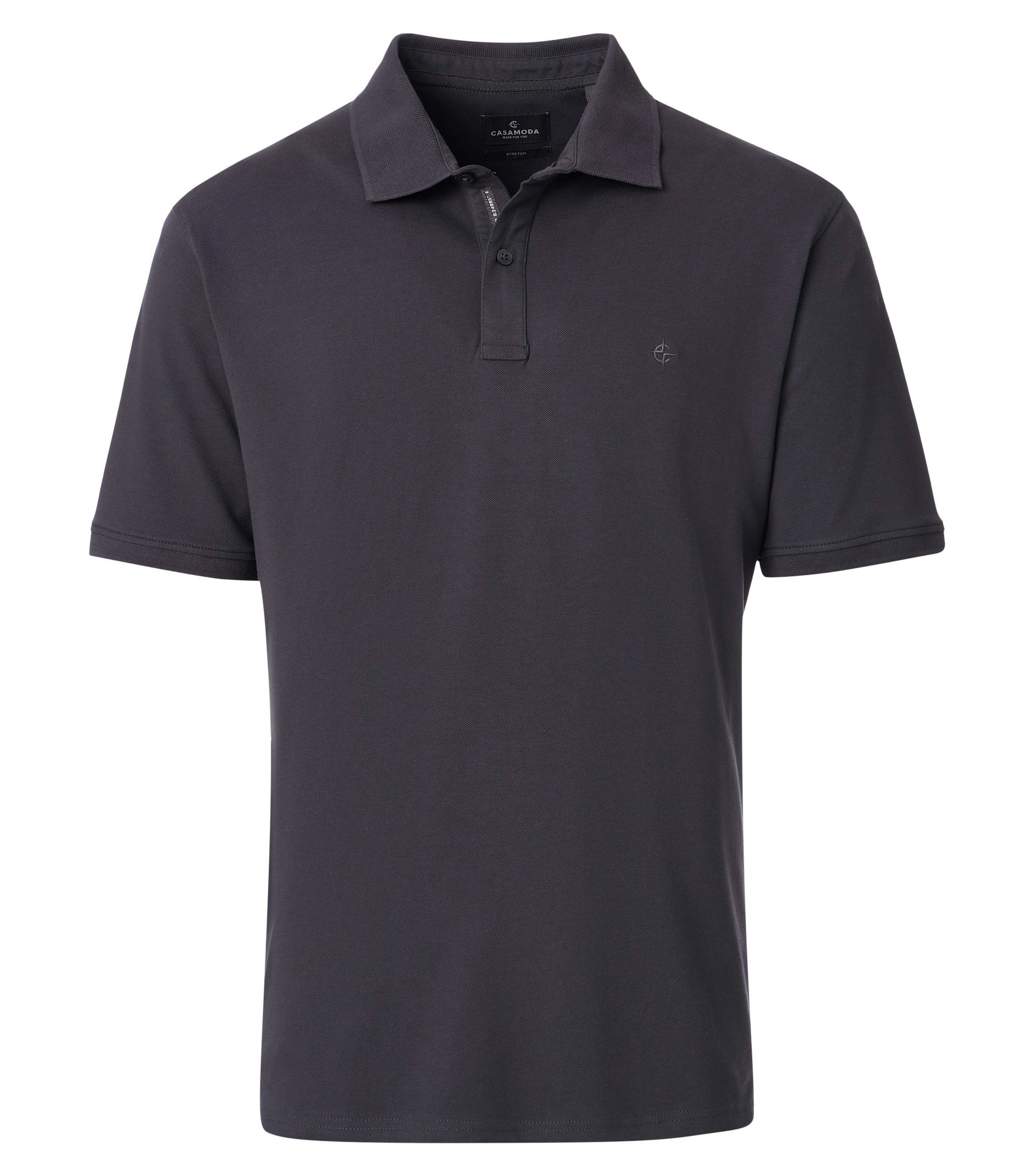 Das Model trägt ein PoloShirt im uni Muster in der Farbe Dunkelgrau