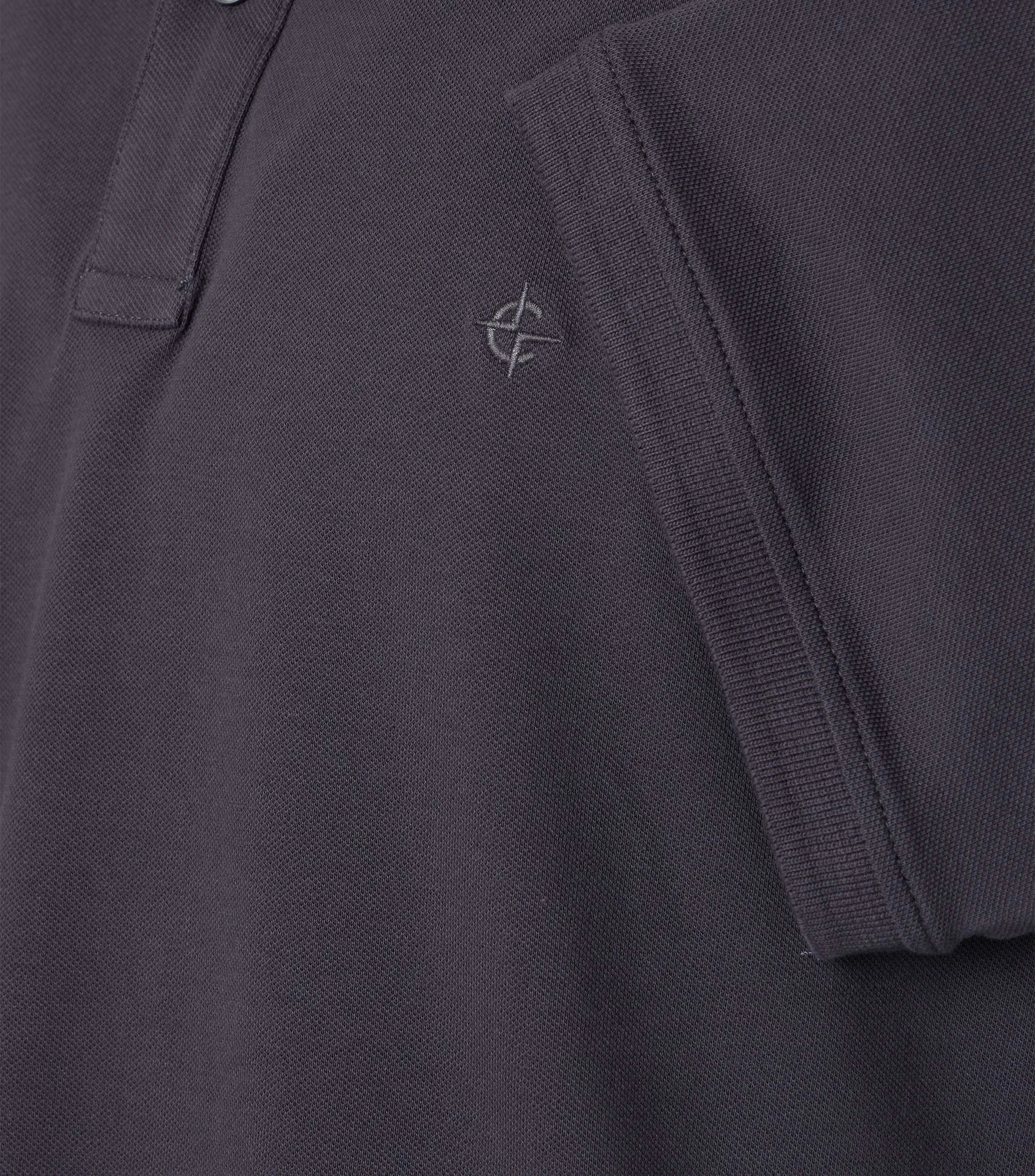 Polo-Shirt im unifarbenen Design in der Farbe Dunkelgrau