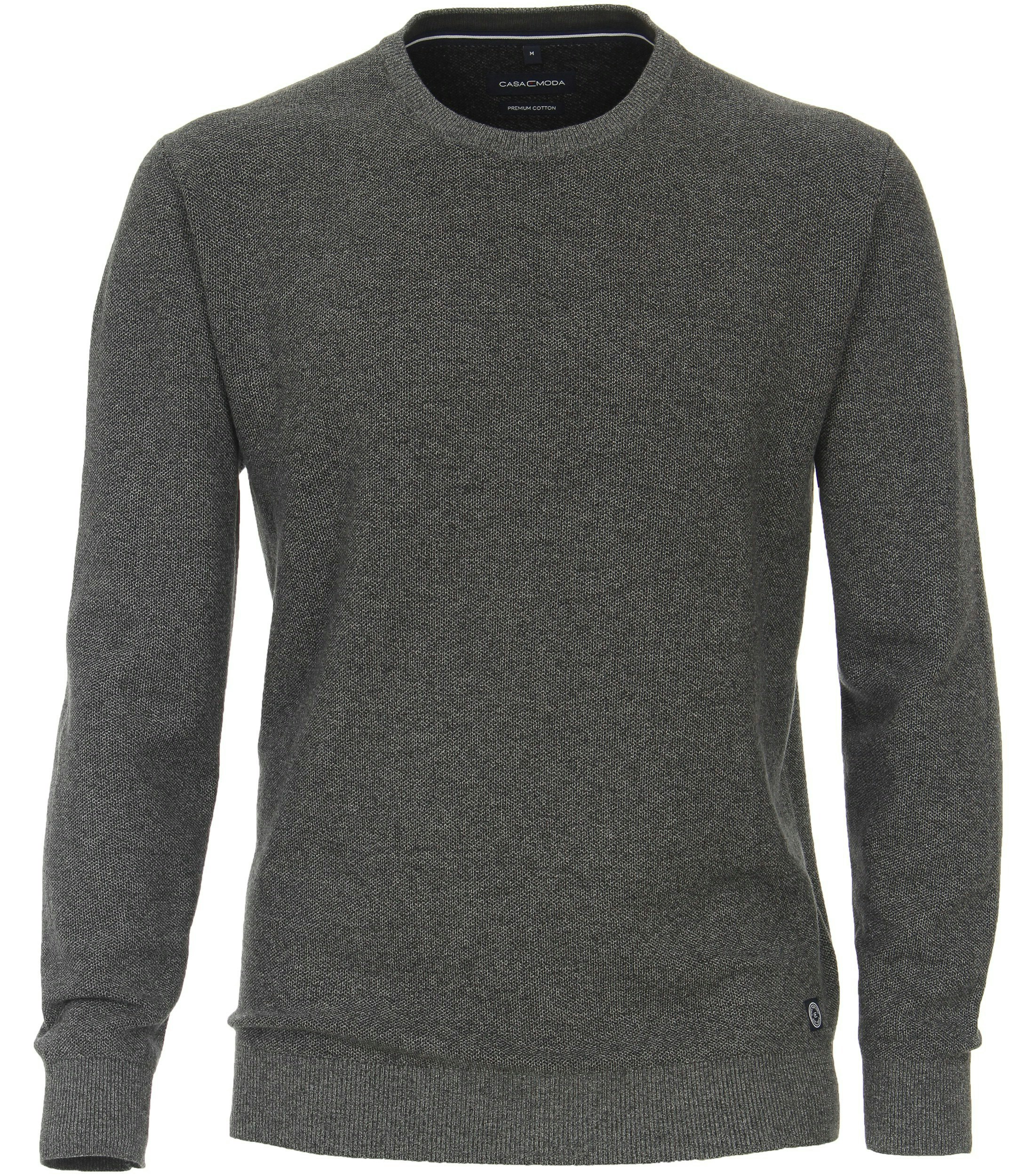 Das Model trägt ein Pullover im uni Muster in der Farbe Dunkelgrau