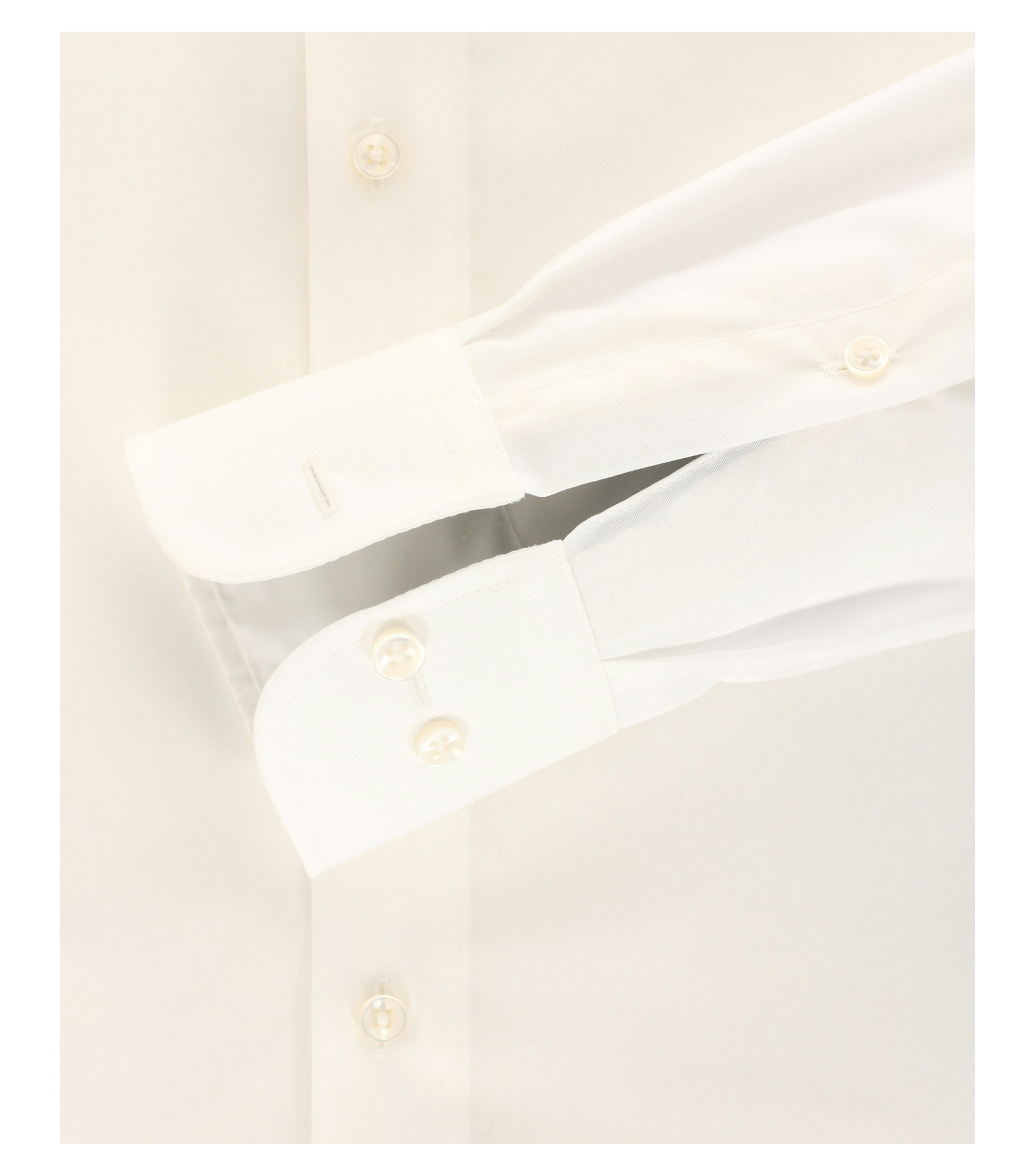 Ein Businesshemd im uni Muster in der Farbe Weißbeige