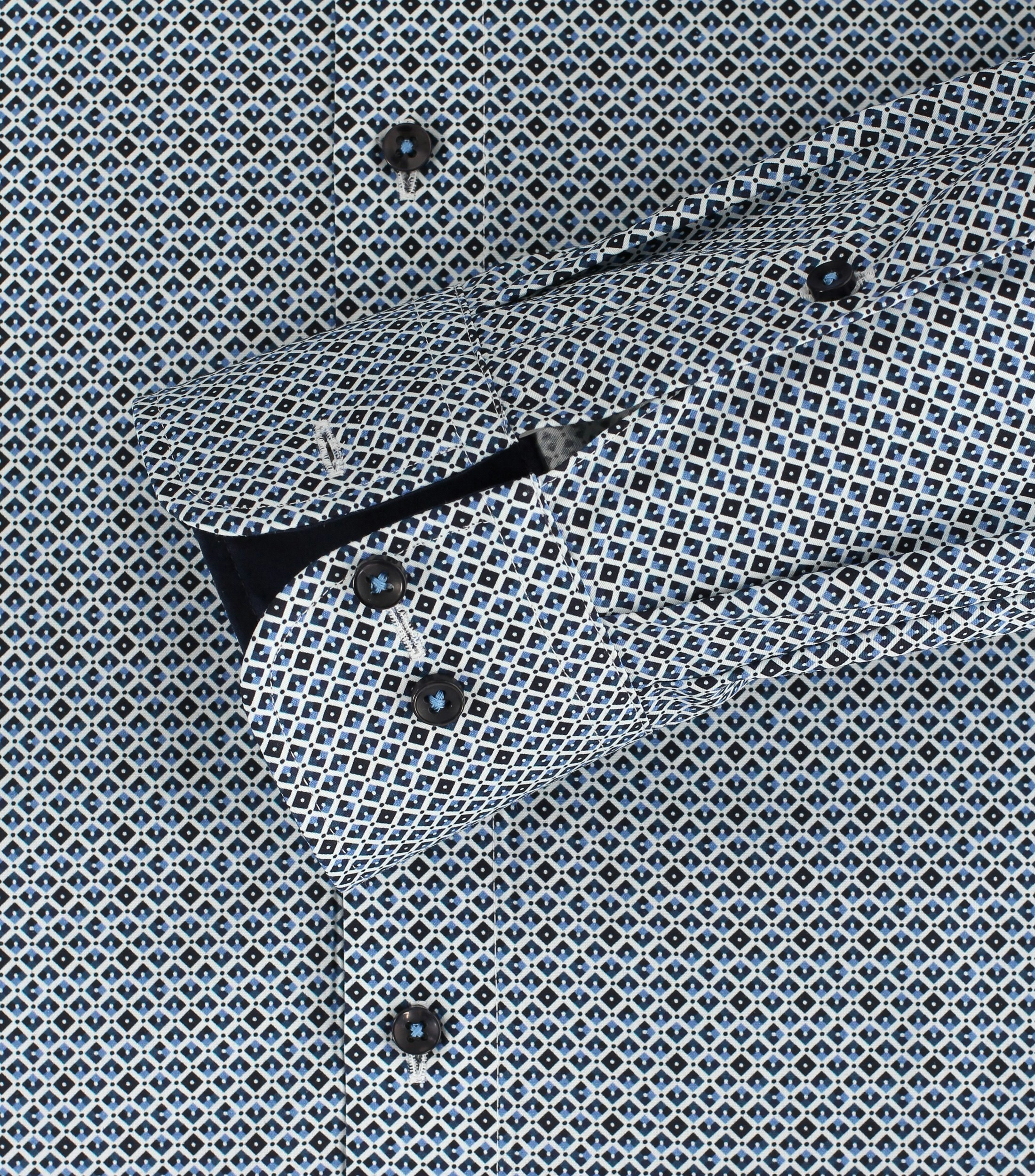 Ein Businesshemd im Print Muster in der Farbe Dunkelblau