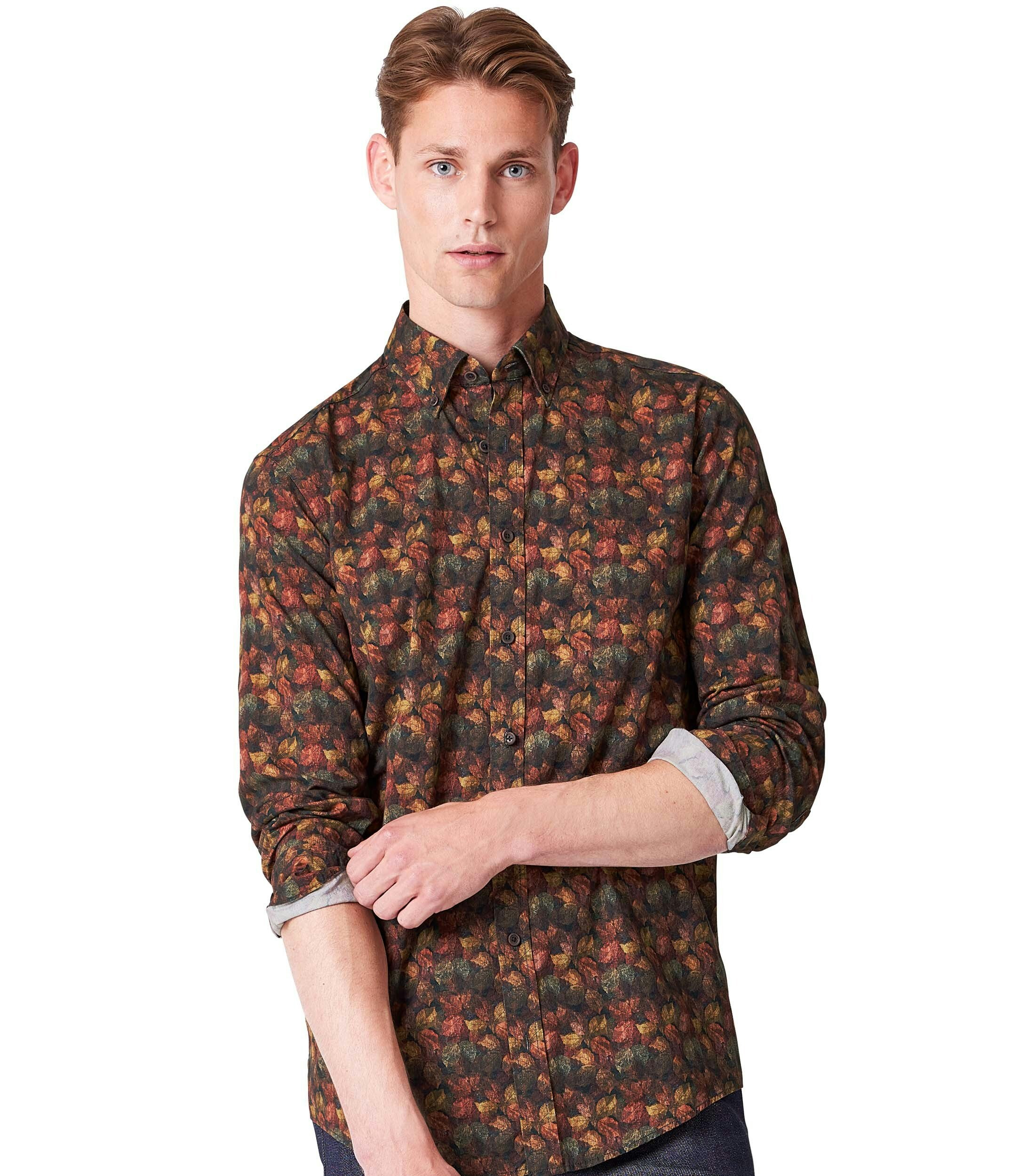 Ein Freizeithemd im Print Muster in der Farbe Dunkelorange