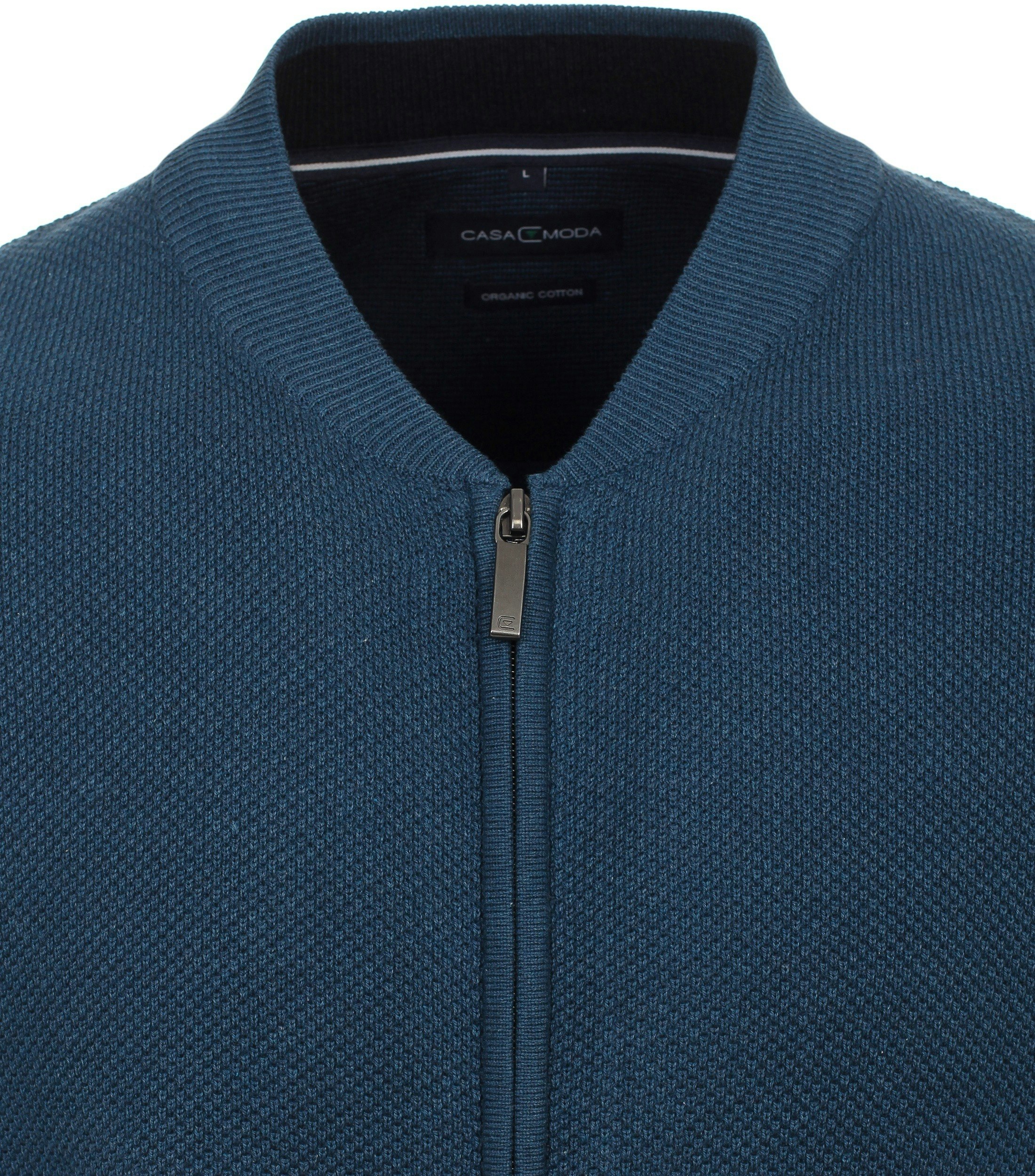 Ein Strickjacke im uni Muster in der Farbe Türkisblau