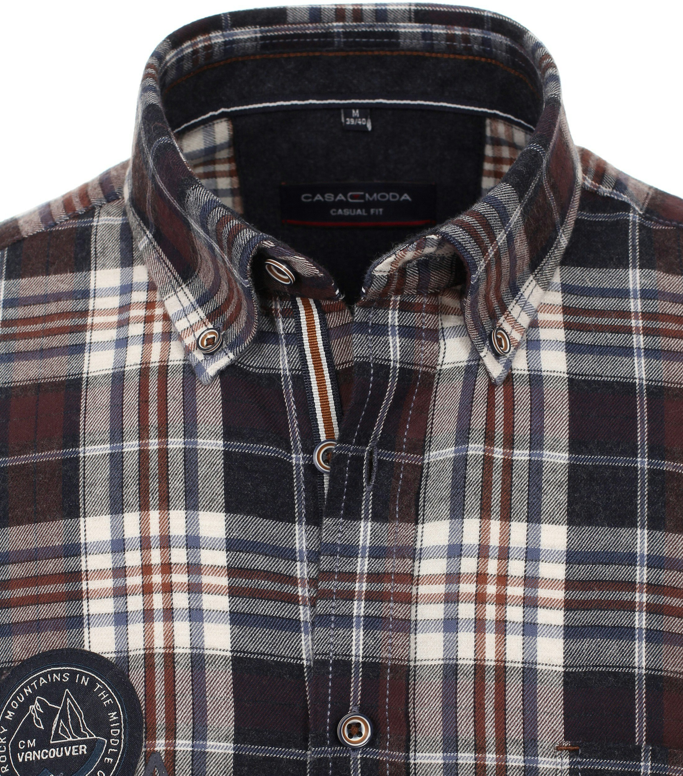 Ein Freizeithemd im kariert Muster in der Farbe Dunkelblau