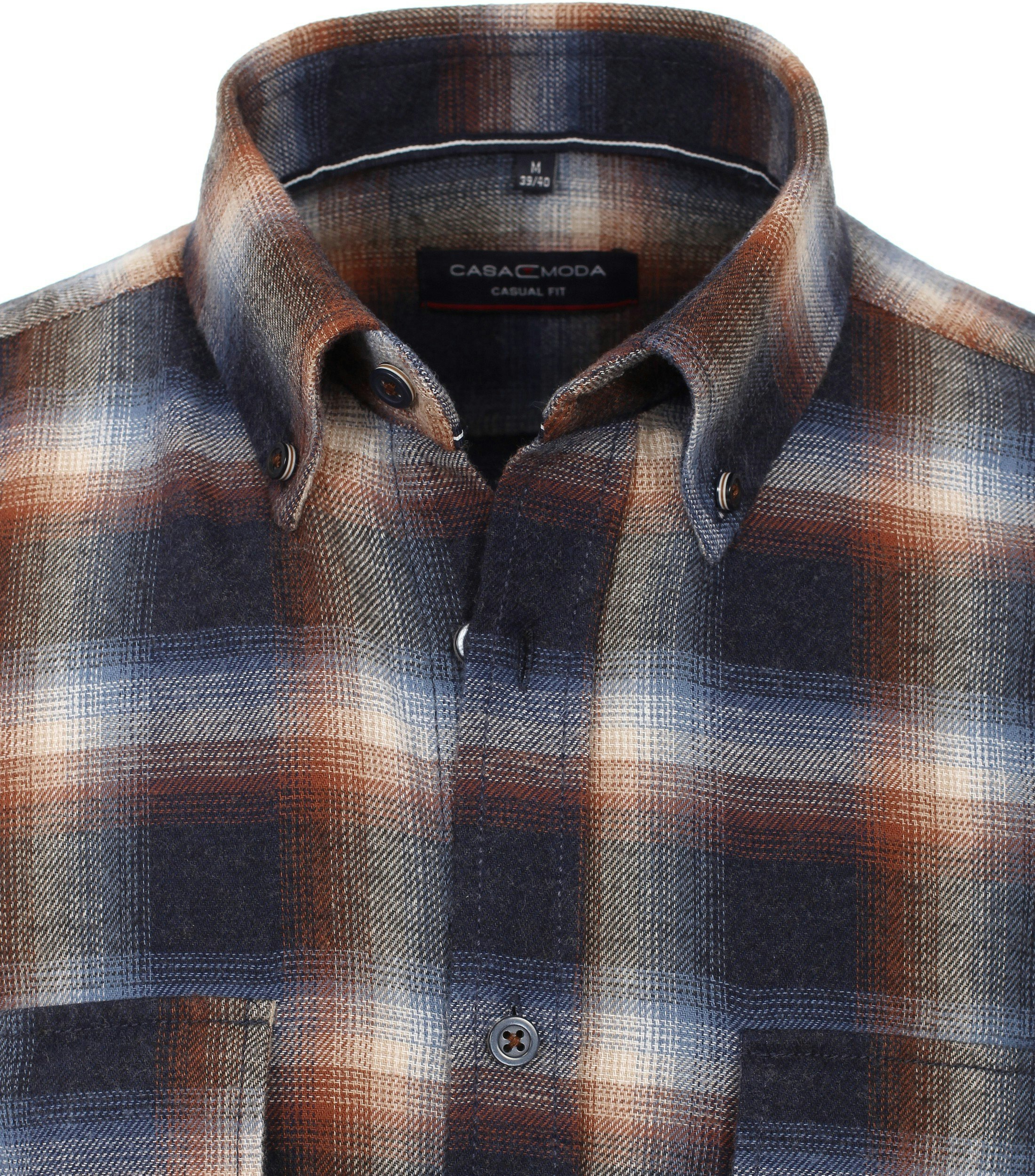 Ein Freizeithemd im kariert Muster in der Farbe Dunkelblau