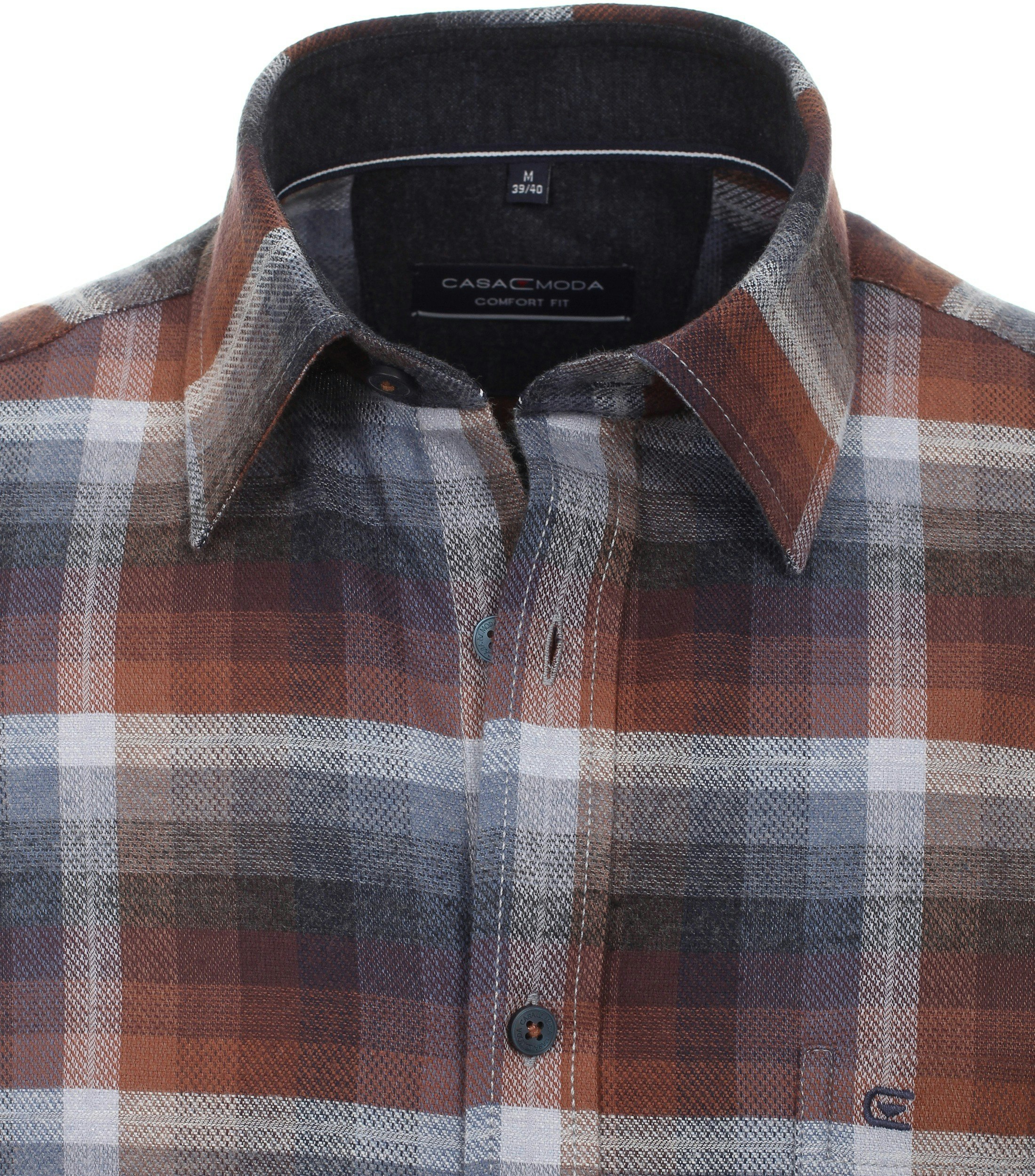 Ein Freizeithemd im kariert Muster in der Farbe Dunkelblau